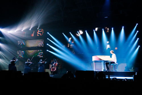 金发红衣惊艳亮相，张艺兴《大航海2》演唱会燃爆舞台