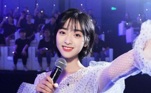 邻家女孩沈月 美貌与实力并存，从模特到演员的华丽蜕变